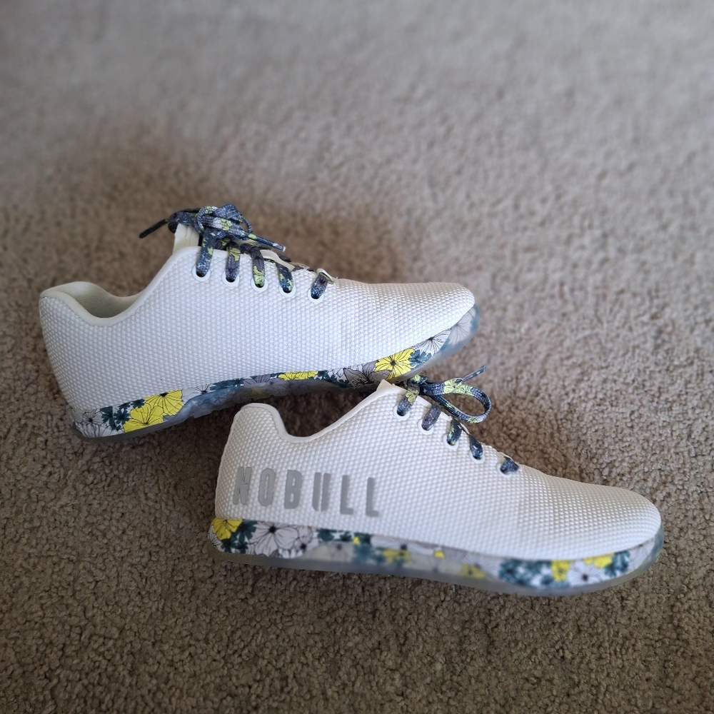 Women's Size 8 white floral NoBull shoes